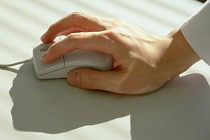 臨場感溢れる映画体験を家で！ホームシアター導入のポイントとおすすめプロジェクター